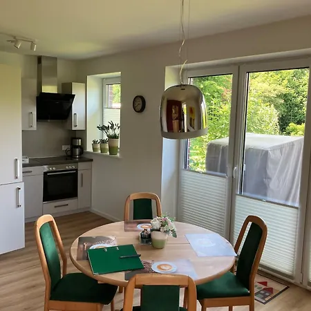 Ruhige Komfortwohnung Mit Terrasse Im Gruenen