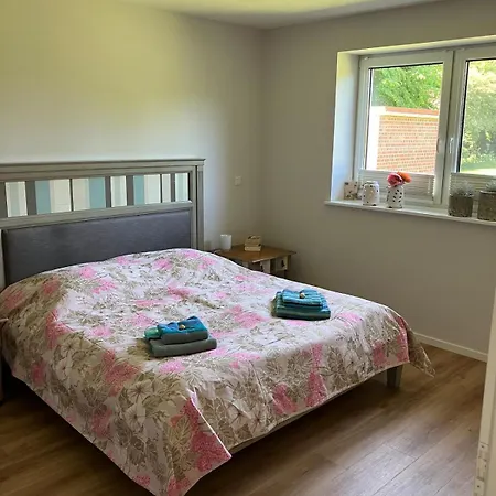 Appartement Ruhige Komfortwohnung Mit Terrasse Im Gruenen *